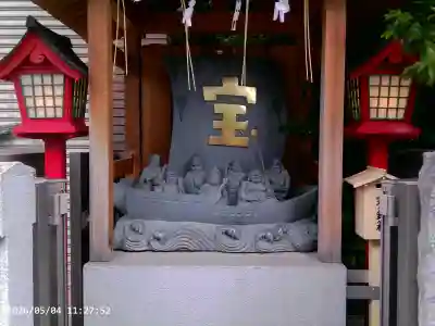 十番稲荷神社の{uncategorized: "未分類", other: "その他", undefined: "問題あり", building: "その他建物", grave: "お墓", sacred_gate: "鳥居", guardian: "狛犬", statue: "像", buddha: "仏像", history: "歴史", nature: "自然", garden: "庭園", animal: "動物", pagoda: "塔", temizu: "手水舎", mountain_gate: "山門・神門", sanctuary: "本殿・本堂", subordinate: "末社・摂社", art: "芸術", scenery: "景色", jizo: "地蔵", ema: "絵馬", goshuin: "御朱印", omikuji: "おみくじ", items: "授与品その他", amulet: "お守り", goshuincho: "御朱印帳", eats: "食事", festival: "お祭り", votive_dance: "神楽", shichigosan: "七五三参", wedding: "結婚式", experience: "体験その他", initially: "初詣", around: "周辺", anti_infection: "感染症対策"}