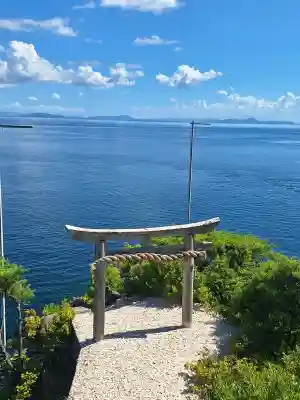 竹生島神社（都久夫須麻神社）の{uncategorized: "未分類", other: "その他", undefined: "問題あり", building: "その他建物", grave: "お墓", sacred_gate: "鳥居", guardian: "狛犬", statue: "像", buddha: "仏像", history: "歴史", nature: "自然", garden: "庭園", animal: "動物", pagoda: "塔", temizu: "手水舎", mountain_gate: "山門・神門", sanctuary: "本殿・本堂", subordinate: "末社・摂社", art: "芸術", scenery: "景色", jizo: "地蔵", ema: "絵馬", goshuin: "御朱印", omikuji: "おみくじ", items: "授与品その他", amulet: "お守り", goshuincho: "御朱印帳", eats: "食事", festival: "お祭り", votive_dance: "神楽", shichigosan: "七五三参", wedding: "結婚式", experience: "体験その他", initially: "初詣", around: "周辺", anti_infection: "感染症対策"}