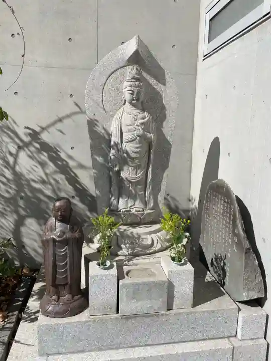 智願寺の{uncategorized: "未分類", other: "その他", undefined: "問題あり", building: "その他建物", grave: "お墓", sacred_gate: "鳥居", guardian: "狛犬", statue: "像", buddha: "仏像", history: "歴史", nature: "自然", garden: "庭園", animal: "動物", pagoda: "塔", temizu: "手水舎", mountain_gate: "山門・神門", sanctuary: "本殿・本堂", subordinate: "末社・摂社", art: "芸術", scenery: "景色", jizo: "地蔵", ema: "絵馬", goshuin: "御朱印", omikuji: "おみくじ", items: "授与品その他", amulet: "お守り", goshuincho: "御朱印帳", eats: "食事", festival: "お祭り", votive_dance: "神楽", shichigosan: "七五三参", wedding: "結婚式", experience: "体験その他", initially: "初詣", around: "周辺", anti_infection: "感染症対策"}