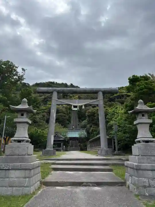 洲崎神社の{uncategorized: "未分類", other: "その他", undefined: "問題あり", building: "その他建物", grave: "お墓", sacred_gate: "鳥居", guardian: "狛犬", statue: "像", buddha: "仏像", history: "歴史", nature: "自然", garden: "庭園", animal: "動物", pagoda: "塔", temizu: "手水舎", mountain_gate: "山門・神門", sanctuary: "本殿・本堂", subordinate: "末社・摂社", art: "芸術", scenery: "景色", jizo: "地蔵", ema: "絵馬", goshuin: "御朱印", omikuji: "おみくじ", items: "授与品その他", amulet: "お守り", goshuincho: "御朱印帳", eats: "食事", festival: "お祭り", votive_dance: "神楽", shichigosan: "七五三参", wedding: "結婚式", experience: "体験その他", initially: "初詣", around: "周辺", anti_infection: "感染症対策"}