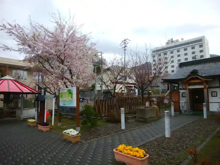 湯前薬師如来堂の本殿・本堂