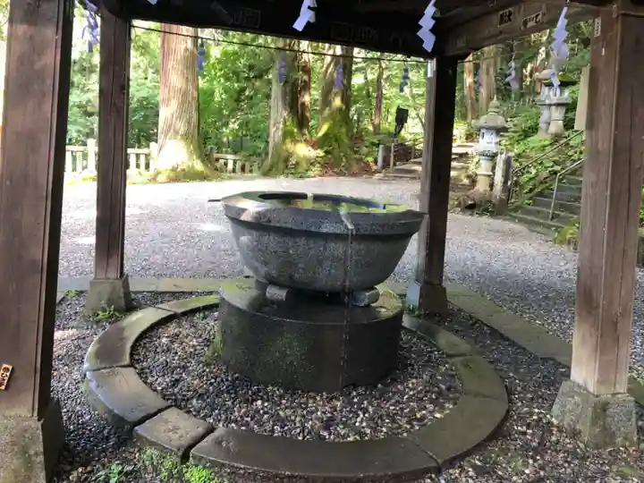 戸隠神社中社の手水舎