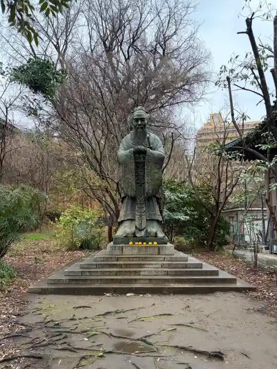 湯島聖堂の{uncategorized: "未分類", other: "その他", undefined: "問題あり", building: "その他建物", grave: "お墓", sacred_gate: "鳥居", guardian: "狛犬", statue: "像", buddha: "仏像", history: "歴史", nature: "自然", garden: "庭園", animal: "動物", pagoda: "塔", temizu: "手水舎", mountain_gate: "山門・神門", sanctuary: "本殿・本堂", subordinate: "末社・摂社", art: "芸術", scenery: "景色", jizo: "地蔵", ema: "絵馬", goshuin: "御朱印", omikuji: "おみくじ", items: "授与品その他", amulet: "お守り", goshuincho: "御朱印帳", eats: "食事", festival: "お祭り", votive_dance: "神楽", shichigosan: "七五三参", wedding: "結婚式", experience: "体験その他", initially: "初詣", around: "周辺", anti_infection: "感染症対策"}