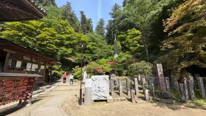 岡寺(龍蓋寺)の{uncategorized: "未分類", other: "その他", undefined: "問題あり", building: "その他建物", grave: "お墓", sacred_gate: "鳥居", guardian: "狛犬", statue: "像", buddha: "仏像", history: "歴史", nature: "自然", garden: "庭園", animal: "動物", pagoda: "塔", temizu: "手水舎", mountain_gate: "山門・神門", sanctuary: "本殿・本堂", subordinate: "末社・摂社", art: "芸術", scenery: "景色", jizo: "地蔵", ema: "絵馬", goshuin: "御朱印", omikuji: "おみくじ", items: "授与品その他", amulet: "お守り", goshuincho: "御朱印帳", eats: "食事", festival: "お祭り", votive_dance: "神楽", shichigosan: "七五三参", wedding: "結婚式", experience: "体験その他", initially: "初詣", around: "周辺", anti_infection: "感染症対策"}