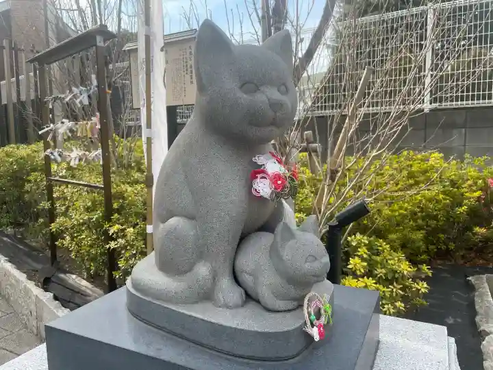 駒込妙義神社の{uncategorized: "未分類", other: "その他", undefined: "問題あり", building: "その他建物", grave: "お墓", sacred_gate: "鳥居", guardian: "狛犬", statue: "像", buddha: "仏像", history: "歴史", nature: "自然", garden: "庭園", animal: "動物", pagoda: "塔", temizu: "手水舎", mountain_gate: "山門・神門", sanctuary: "本殿・本堂", subordinate: "末社・摂社", art: "芸術", scenery: "景色", jizo: "地蔵", ema: "絵馬", goshuin: "御朱印", omikuji: "おみくじ", items: "授与品その他", amulet: "お守り", goshuincho: "御朱印帳", eats: "食事", festival: "お祭り", votive_dance: "神楽", shichigosan: "七五三参", wedding: "結婚式", experience: "体験その他", initially: "初詣", around: "周辺", anti_infection: "感染症対策"}