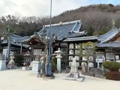 神咒寺の{uncategorized: "未分類", other: "その他", undefined: "問題あり", building: "その他建物", grave: "お墓", sacred_gate: "鳥居", guardian: "狛犬", statue: "像", buddha: "仏像", history: "歴史", nature: "自然", garden: "庭園", animal: "動物", pagoda: "塔", temizu: "手水舎", mountain_gate: "山門・神門", sanctuary: "本殿・本堂", subordinate: "末社・摂社", art: "芸術", scenery: "景色", jizo: "地蔵", ema: "絵馬", goshuin: "御朱印", omikuji: "おみくじ", items: "授与品その他", amulet: "お守り", goshuincho: "御朱印帳", eats: "食事", festival: "お祭り", votive_dance: "神楽", shichigosan: "七五三参", wedding: "結婚式", experience: "体験その他", initially: "初詣", around: "周辺", anti_infection: "感染症対策"}
