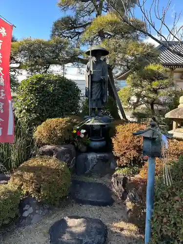 龍華寺の像