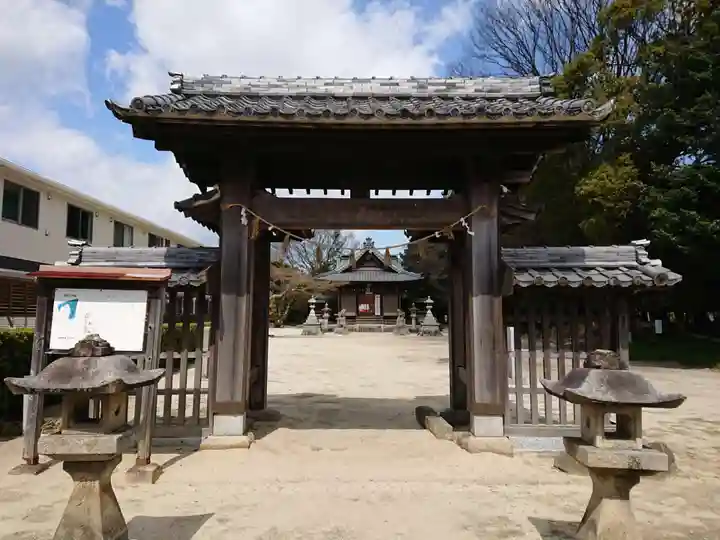 八剣神社の山門・神門
