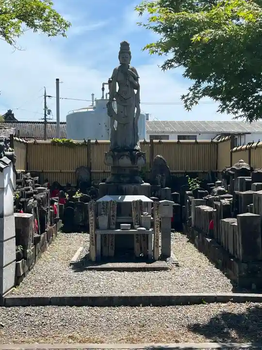 林泉寺の{uncategorized: "未分類", other: "その他", undefined: "問題あり", building: "その他建物", grave: "お墓", sacred_gate: "鳥居", guardian: "狛犬", statue: "像", buddha: "仏像", history: "歴史", nature: "自然", garden: "庭園", animal: "動物", pagoda: "塔", temizu: "手水舎", mountain_gate: "山門・神門", sanctuary: "本殿・本堂", subordinate: "末社・摂社", art: "芸術", scenery: "景色", jizo: "地蔵", ema: "絵馬", goshuin: "御朱印", omikuji: "おみくじ", items: "授与品その他", amulet: "お守り", goshuincho: "御朱印帳", eats: "食事", festival: "お祭り", votive_dance: "神楽", shichigosan: "七五三参", wedding: "結婚式", experience: "体験その他", initially: "初詣", around: "周辺", anti_infection: "感染症対策"}