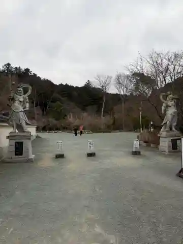 鎮國寺の{uncategorized: "未分類", other: "その他", undefined: "問題あり", building: "その他建物", grave: "お墓", sacred_gate: "鳥居", guardian: "狛犬", statue: "像", buddha: "仏像", history: "歴史", nature: "自然", garden: "庭園", animal: "動物", pagoda: "塔", temizu: "手水舎", mountain_gate: "山門・神門", sanctuary: "本殿・本堂", subordinate: "末社・摂社", art: "芸術", scenery: "景色", jizo: "地蔵", ema: "絵馬", goshuin: "御朱印", omikuji: "おみくじ", items: "授与品その他", amulet: "お守り", goshuincho: "御朱印帳", eats: "食事", festival: "お祭り", votive_dance: "神楽", shichigosan: "七五三参", wedding: "結婚式", experience: "体験その他", initially: "初詣", around: "周辺", anti_infection: "感染症対策"}