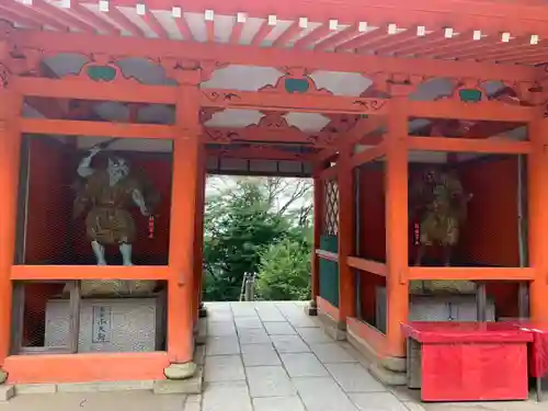 高尾山薬王院の山門・神門