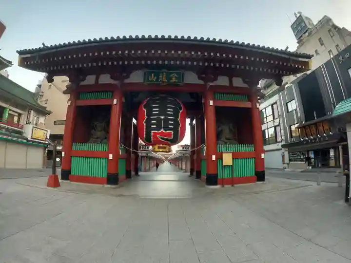 浅草寺の山門・神門