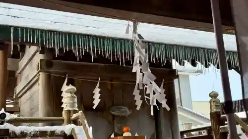 七重浜海津見神社の{uncategorized: "未分類", other: "その他", undefined: "問題あり", building: "その他建物", grave: "お墓", sacred_gate: "鳥居", guardian: "狛犬", statue: "像", buddha: "仏像", history: "歴史", nature: "自然", garden: "庭園", animal: "動物", pagoda: "塔", temizu: "手水舎", mountain_gate: "山門・神門", sanctuary: "本殿・本堂", subordinate: "末社・摂社", art: "芸術", scenery: "景色", jizo: "地蔵", ema: "絵馬", goshuin: "御朱印", omikuji: "おみくじ", items: "授与品その他", amulet: "お守り", goshuincho: "御朱印帳", eats: "食事", festival: "お祭り", votive_dance: "神楽", shichigosan: "七五三参", wedding: "結婚式", experience: "体験その他", initially: "初詣", around: "周辺", anti_infection: "感染症対策"}