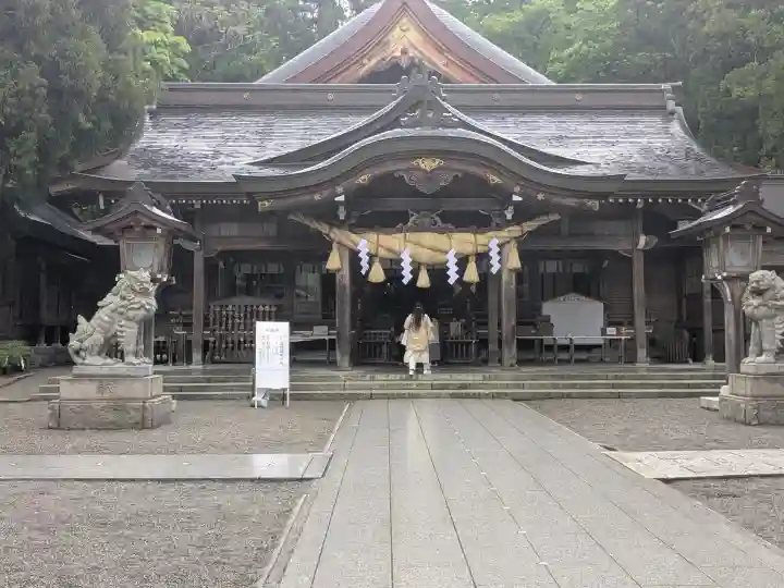 白山比咩神社の{uncategorized: "未分類", other: "その他", undefined: "問題あり", building: "その他建物", grave: "お墓", sacred_gate: "鳥居", guardian: "狛犬", statue: "像", buddha: "仏像", history: "歴史", nature: "自然", garden: "庭園", animal: "動物", pagoda: "塔", temizu: "手水舎", mountain_gate: "山門・神門", sanctuary: "本殿・本堂", subordinate: "末社・摂社", art: "芸術", scenery: "景色", jizo: "地蔵", ema: "絵馬", goshuin: "御朱印", omikuji: "おみくじ", items: "授与品その他", amulet: "お守り", goshuincho: "御朱印帳", eats: "食事", festival: "お祭り", votive_dance: "神楽", shichigosan: "七五三参", wedding: "結婚式", experience: "体験その他", initially: "初詣", around: "周辺", anti_infection: "感染症対策"}