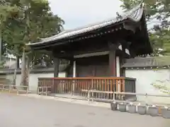 普廣院（普広院）の山門