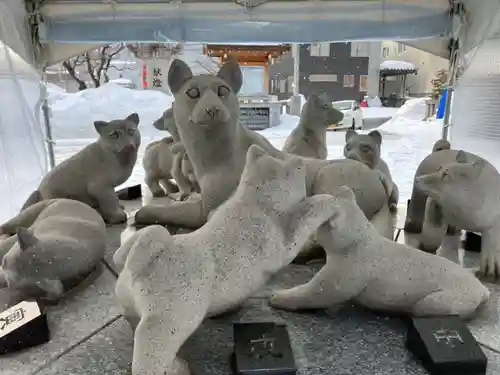 西野神社の像