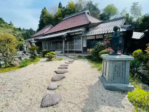 福竜寺の{uncategorized: "未分類", other: "その他", undefined: "問題あり", building: "その他建物", grave: "お墓", sacred_gate: "鳥居", guardian: "狛犬", statue: "像", buddha: "仏像", history: "歴史", nature: "自然", garden: "庭園", animal: "動物", pagoda: "塔", temizu: "手水舎", mountain_gate: "山門・神門", sanctuary: "本殿・本堂", subordinate: "末社・摂社", art: "芸術", scenery: "景色", jizo: "地蔵", ema: "絵馬", goshuin: "御朱印", omikuji: "おみくじ", items: "授与品その他", amulet: "お守り", goshuincho: "御朱印帳", eats: "食事", festival: "お祭り", votive_dance: "神楽", shichigosan: "七五三参", wedding: "結婚式", experience: "体験その他", initially: "初詣", around: "周辺", anti_infection: "感染症対策"}