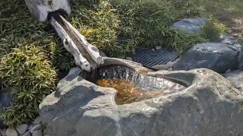 いで湯の磐座の手水舎