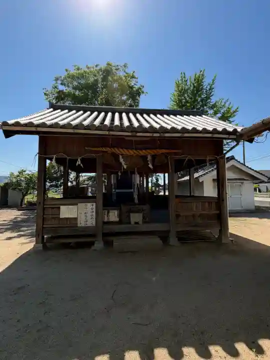 十三軒屋荒神社の{uncategorized: "未分類", other: "その他", undefined: "問題あり", building: "その他建物", grave: "お墓", sacred_gate: "鳥居", guardian: "狛犬", statue: "像", buddha: "仏像", history: "歴史", nature: "自然", garden: "庭園", animal: "動物", pagoda: "塔", temizu: "手水舎", mountain_gate: "山門・神門", sanctuary: "本殿・本堂", subordinate: "末社・摂社", art: "芸術", scenery: "景色", jizo: "地蔵", ema: "絵馬", goshuin: "御朱印", omikuji: "おみくじ", items: "授与品その他", amulet: "お守り", goshuincho: "御朱印帳", eats: "食事", festival: "お祭り", votive_dance: "神楽", shichigosan: "七五三参", wedding: "結婚式", experience: "体験その他", initially: "初詣", around: "周辺", anti_infection: "感染症対策"}