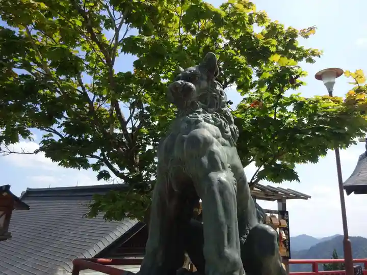 武蔵御嶽神社の狛犬