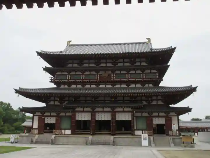 薬師寺の本殿・本堂