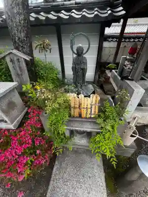 後白河院御聖蹟　法住寺の{uncategorized: "未分類", other: "その他", undefined: "問題あり", building: "その他建物", grave: "お墓", sacred_gate: "鳥居", guardian: "狛犬", statue: "像", buddha: "仏像", history: "歴史", nature: "自然", garden: "庭園", animal: "動物", pagoda: "塔", temizu: "手水舎", mountain_gate: "山門・神門", sanctuary: "本殿・本堂", subordinate: "末社・摂社", art: "芸術", scenery: "景色", jizo: "地蔵", ema: "絵馬", goshuin: "御朱印", omikuji: "おみくじ", items: "授与品その他", amulet: "お守り", goshuincho: "御朱印帳", eats: "食事", festival: "お祭り", votive_dance: "神楽", shichigosan: "七五三参", wedding: "結婚式", experience: "体験その他", initially: "初詣", around: "周辺", anti_infection: "感染症対策"}