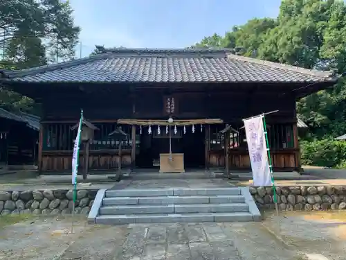 上之村神社の本殿