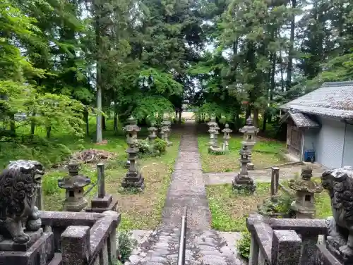 熊野神社の{uncategorized: "未分類", other: "その他", undefined: "問題あり", building: "その他建物", grave: "お墓", sacred_gate: "鳥居", guardian: "狛犬", statue: "像", buddha: "仏像", history: "歴史", nature: "自然", garden: "庭園", animal: "動物", pagoda: "塔", temizu: "手水舎", mountain_gate: "山門・神門", sanctuary: "本殿・本堂", subordinate: "末社・摂社", art: "芸術", scenery: "景色", jizo: "地蔵", ema: "絵馬", goshuin: "御朱印", omikuji: "おみくじ", items: "授与品その他", amulet: "お守り", goshuincho: "御朱印帳", eats: "食事", festival: "お祭り", votive_dance: "神楽", shichigosan: "七五三参", wedding: "結婚式", experience: "体験その他", initially: "初詣", around: "周辺", anti_infection: "感染症対策"}