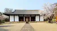 新薬師寺の本殿・本堂