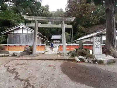 高天彦神社の{uncategorized: "未分類", other: "その他", undefined: "問題あり", building: "その他建物", grave: "お墓", sacred_gate: "鳥居", guardian: "狛犬", statue: "像", buddha: "仏像", history: "歴史", nature: "自然", garden: "庭園", animal: "動物", pagoda: "塔", temizu: "手水舎", mountain_gate: "山門・神門", sanctuary: "本殿・本堂", subordinate: "末社・摂社", art: "芸術", scenery: "景色", jizo: "地蔵", ema: "絵馬", goshuin: "御朱印", omikuji: "おみくじ", items: "授与品その他", amulet: "お守り", goshuincho: "御朱印帳", eats: "食事", festival: "お祭り", votive_dance: "神楽", shichigosan: "七五三参", wedding: "結婚式", experience: "体験その他", initially: "初詣", around: "周辺", anti_infection: "感染症対策"}
