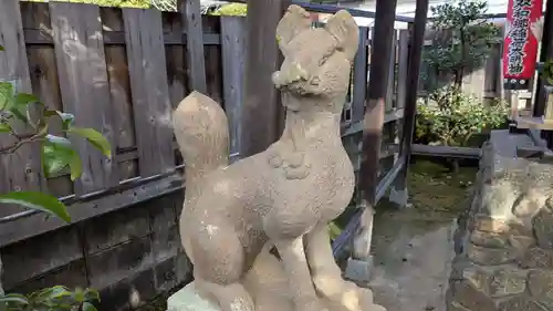 双和郷稲荷大明神の狛犬