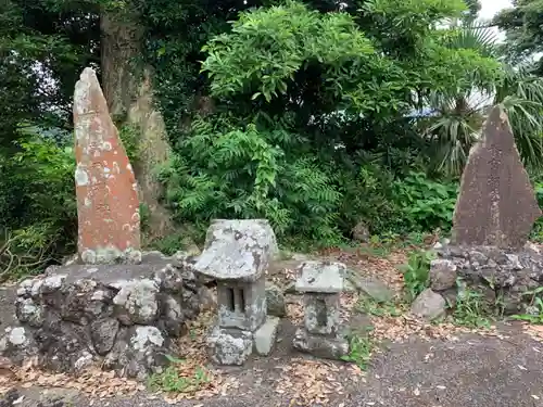 神明神社の末社