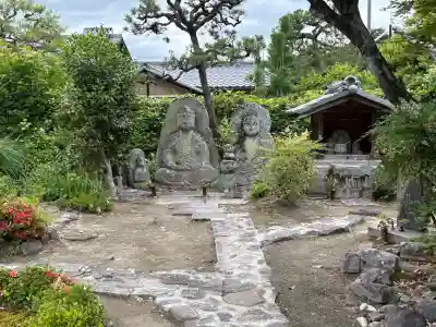 禅華院の{uncategorized: "未分類", other: "その他", undefined: "問題あり", building: "その他建物", grave: "お墓", sacred_gate: "鳥居", guardian: "狛犬", statue: "像", buddha: "仏像", history: "歴史", nature: "自然", garden: "庭園", animal: "動物", pagoda: "塔", temizu: "手水舎", mountain_gate: "山門・神門", sanctuary: "本殿・本堂", subordinate: "末社・摂社", art: "芸術", scenery: "景色", jizo: "地蔵", ema: "絵馬", goshuin: "御朱印", omikuji: "おみくじ", items: "授与品その他", amulet: "お守り", goshuincho: "御朱印帳", eats: "食事", festival: "お祭り", votive_dance: "神楽", shichigosan: "七五三参", wedding: "結婚式", experience: "体験その他", initially: "初詣", around: "周辺", anti_infection: "感染症対策"}