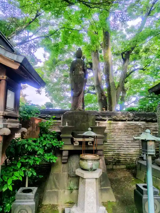 待乳山聖天(本龍院)の{uncategorized: "未分類", other: "その他", undefined: "問題あり", building: "その他建物", grave: "お墓", sacred_gate: "鳥居", guardian: "狛犬", statue: "像", buddha: "仏像", history: "歴史", nature: "自然", garden: "庭園", animal: "動物", pagoda: "塔", temizu: "手水舎", mountain_gate: "山門・神門", sanctuary: "本殿・本堂", subordinate: "末社・摂社", art: "芸術", scenery: "景色", jizo: "地蔵", ema: "絵馬", goshuin: "御朱印", omikuji: "おみくじ", items: "授与品その他", amulet: "お守り", goshuincho: "御朱印帳", eats: "食事", festival: "お祭り", votive_dance: "神楽", shichigosan: "七五三参", wedding: "結婚式", experience: "体験その他", initially: "初詣", around: "周辺", anti_infection: "感染症対策"}