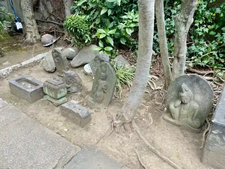 寿永寺の{uncategorized: "未分類", other: "その他", undefined: "問題あり", building: "その他建物", grave: "お墓", sacred_gate: "鳥居", guardian: "狛犬", statue: "像", buddha: "仏像", history: "歴史", nature: "自然", garden: "庭園", animal: "動物", pagoda: "塔", temizu: "手水舎", mountain_gate: "山門・神門", sanctuary: "本殿・本堂", subordinate: "末社・摂社", art: "芸術", scenery: "景色", jizo: "地蔵", ema: "絵馬", goshuin: "御朱印", omikuji: "おみくじ", items: "授与品その他", amulet: "お守り", goshuincho: "御朱印帳", eats: "食事", festival: "お祭り", votive_dance: "神楽", shichigosan: "七五三参", wedding: "結婚式", experience: "体験その他", initially: "初詣", around: "周辺", anti_infection: "感染症対策"}