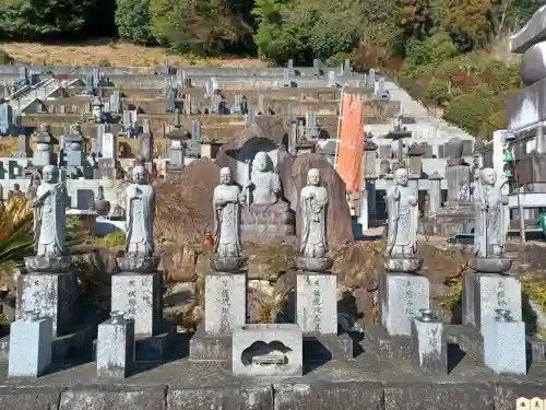 瀧泉寺の{uncategorized: "未分類", other: "その他", undefined: "問題あり", building: "その他建物", grave: "お墓", sacred_gate: "鳥居", guardian: "狛犬", statue: "像", buddha: "仏像", history: "歴史", nature: "自然", garden: "庭園", animal: "動物", pagoda: "塔", temizu: "手水舎", mountain_gate: "山門・神門", sanctuary: "本殿・本堂", subordinate: "末社・摂社", art: "芸術", scenery: "景色", jizo: "地蔵", ema: "絵馬", goshuin: "御朱印", omikuji: "おみくじ", items: "授与品その他", amulet: "お守り", goshuincho: "御朱印帳", eats: "食事", festival: "お祭り", votive_dance: "神楽", shichigosan: "七五三参", wedding: "結婚式", experience: "体験その他", initially: "初詣", around: "周辺", anti_infection: "感染症対策"}