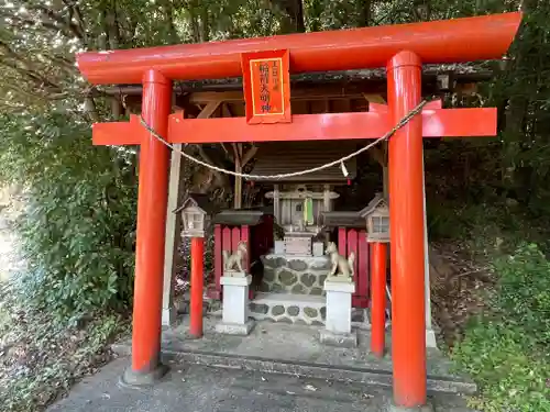 稲荷大明神の鳥居