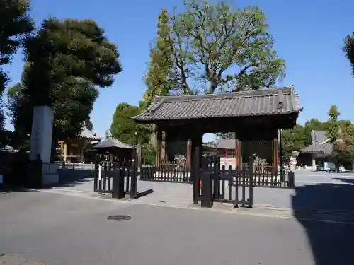 宝仙寺の山門