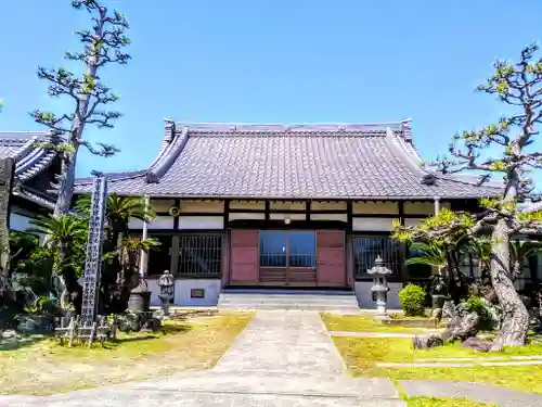 医王寺の本殿・本堂