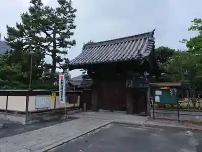 光照院の山門・神門