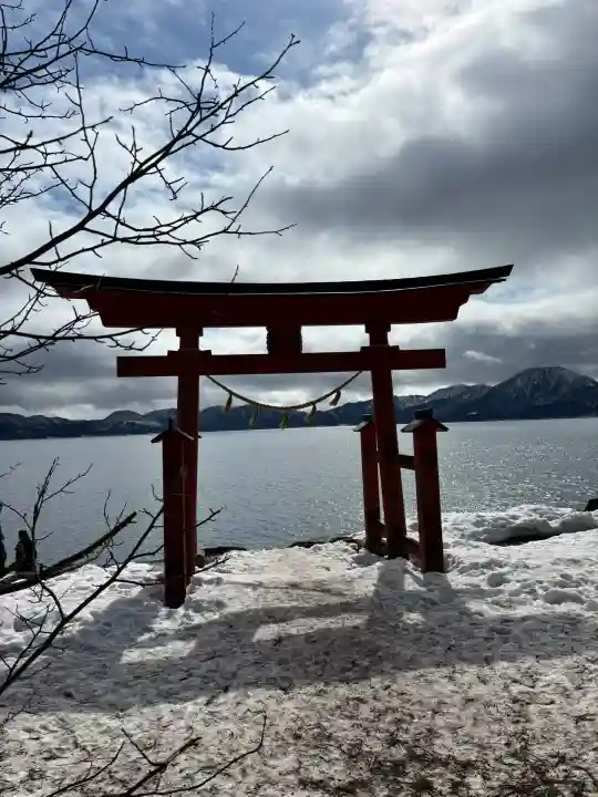 御座石神社の{uncategorized: "未分類", other: "その他", undefined: "問題あり", building: "その他建物", grave: "お墓", sacred_gate: "鳥居", guardian: "狛犬", statue: "像", buddha: "仏像", history: "歴史", nature: "自然", garden: "庭園", animal: "動物", pagoda: "塔", temizu: "手水舎", mountain_gate: "山門・神門", sanctuary: "本殿・本堂", subordinate: "末社・摂社", art: "芸術", scenery: "景色", jizo: "地蔵", ema: "絵馬", goshuin: "御朱印", omikuji: "おみくじ", items: "授与品その他", amulet: "お守り", goshuincho: "御朱印帳", eats: "食事", festival: "お祭り", votive_dance: "神楽", shichigosan: "七五三参", wedding: "結婚式", experience: "体験その他", initially: "初詣", around: "周辺", anti_infection: "感染症対策"}