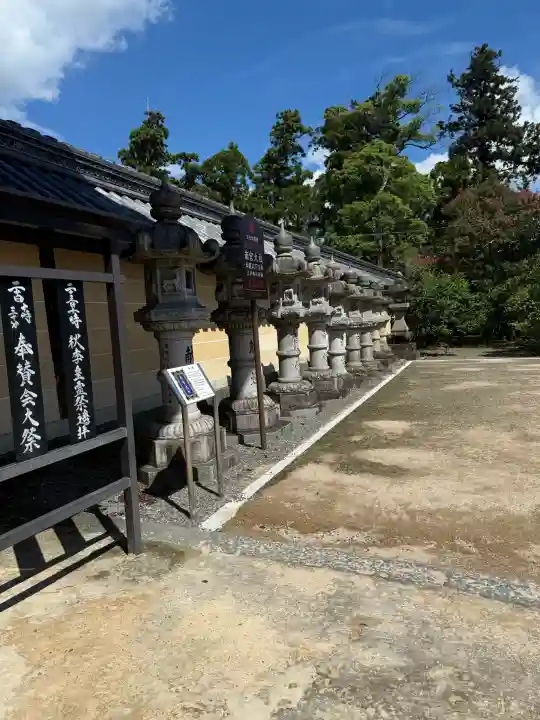 美濃國一宮 南宮大社の{uncategorized: "未分類", other: "その他", undefined: "問題あり", building: "その他建物", grave: "お墓", sacred_gate: "鳥居", guardian: "狛犬", statue: "像", buddha: "仏像", history: "歴史", nature: "自然", garden: "庭園", animal: "動物", pagoda: "塔", temizu: "手水舎", mountain_gate: "山門・神門", sanctuary: "本殿・本堂", subordinate: "末社・摂社", art: "芸術", scenery: "景色", jizo: "地蔵", ema: "絵馬", goshuin: "御朱印", omikuji: "おみくじ", items: "授与品その他", amulet: "お守り", goshuincho: "御朱印帳", eats: "食事", festival: "お祭り", votive_dance: "神楽", shichigosan: "七五三参", wedding: "結婚式", experience: "体験その他", initially: "初詣", around: "周辺", anti_infection: "感染症対策"}