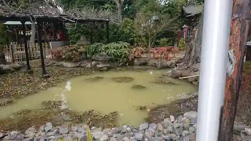 辛國神社の庭園