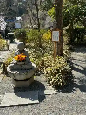 明月院の{uncategorized: "未分類", other: "その他", undefined: "問題あり", building: "その他建物", grave: "お墓", sacred_gate: "鳥居", guardian: "狛犬", statue: "像", buddha: "仏像", history: "歴史", nature: "自然", garden: "庭園", animal: "動物", pagoda: "塔", temizu: "手水舎", mountain_gate: "山門・神門", sanctuary: "本殿・本堂", subordinate: "末社・摂社", art: "芸術", scenery: "景色", jizo: "地蔵", ema: "絵馬", goshuin: "御朱印", omikuji: "おみくじ", items: "授与品その他", amulet: "お守り", goshuincho: "御朱印帳", eats: "食事", festival: "お祭り", votive_dance: "神楽", shichigosan: "七五三参", wedding: "結婚式", experience: "体験その他", initially: "初詣", around: "周辺", anti_infection: "感染症対策"}