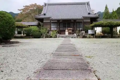 世尊寺の本殿・本堂