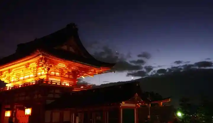 伏見稲荷大社の山門・神門