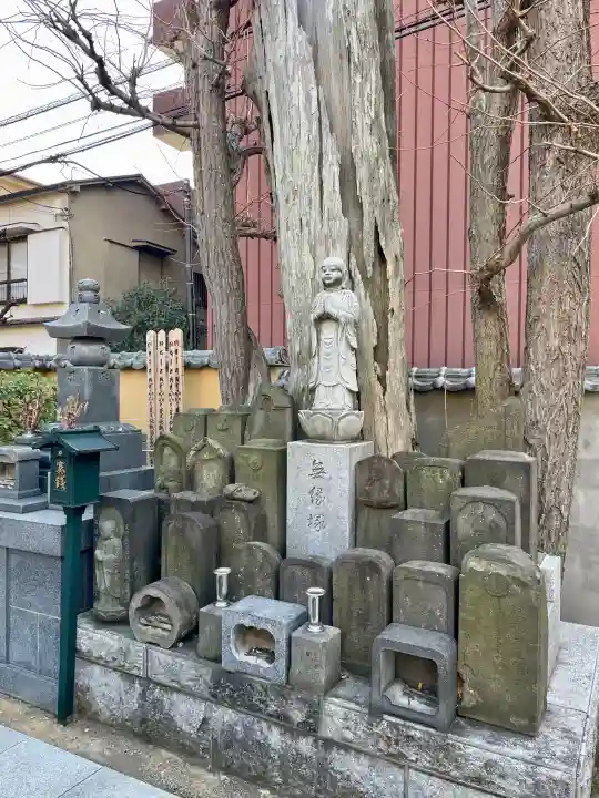 東光寺の{uncategorized: "未分類", other: "その他", undefined: "問題あり", building: "その他建物", grave: "お墓", sacred_gate: "鳥居", guardian: "狛犬", statue: "像", buddha: "仏像", history: "歴史", nature: "自然", garden: "庭園", animal: "動物", pagoda: "塔", temizu: "手水舎", mountain_gate: "山門・神門", sanctuary: "本殿・本堂", subordinate: "末社・摂社", art: "芸術", scenery: "景色", jizo: "地蔵", ema: "絵馬", goshuin: "御朱印", omikuji: "おみくじ", items: "授与品その他", amulet: "お守り", goshuincho: "御朱印帳", eats: "食事", festival: "お祭り", votive_dance: "神楽", shichigosan: "七五三参", wedding: "結婚式", experience: "体験その他", initially: "初詣", around: "周辺", anti_infection: "感染症対策"}