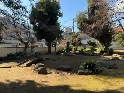 長仙寺の{uncategorized: "未分類", other: "その他", undefined: "問題あり", building: "その他建物", grave: "お墓", sacred_gate: "鳥居", guardian: "狛犬", statue: "像", buddha: "仏像", history: "歴史", nature: "自然", garden: "庭園", animal: "動物", pagoda: "塔", temizu: "手水舎", mountain_gate: "山門・神門", sanctuary: "本殿・本堂", subordinate: "末社・摂社", art: "芸術", scenery: "景色", jizo: "地蔵", ema: "絵馬", goshuin: "御朱印", omikuji: "おみくじ", items: "授与品その他", amulet: "お守り", goshuincho: "御朱印帳", eats: "食事", festival: "お祭り", votive_dance: "神楽", shichigosan: "七五三参", wedding: "結婚式", experience: "体験その他", initially: "初詣", around: "周辺", anti_infection: "感染症対策"}