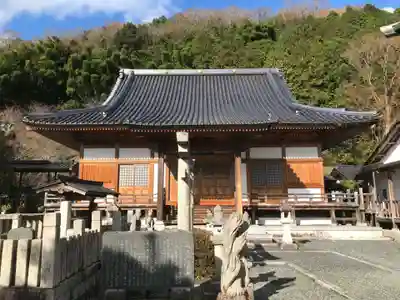 化生寺の本殿・本堂