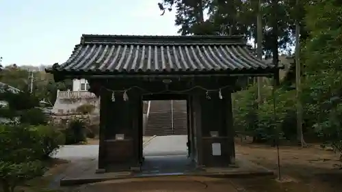 安仁神社の山門・神門